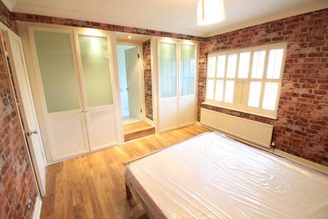 2 bedroom apartment to rent, Drayton Manor, Didsbury