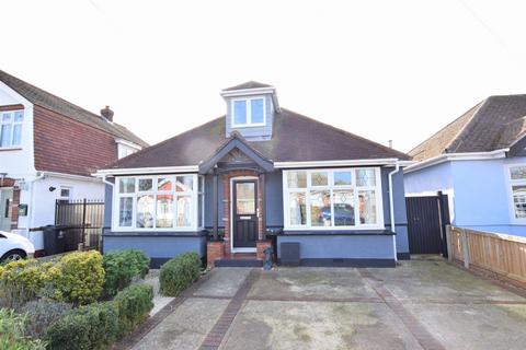 4 bedroom chalet for sale, Salisbury Road, Holland-on-Sea