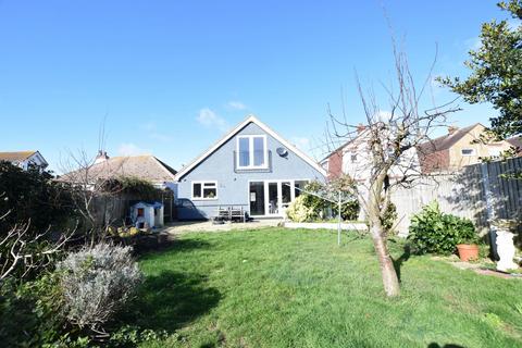 4 bedroom chalet for sale, Salisbury Road, Holland-on-Sea