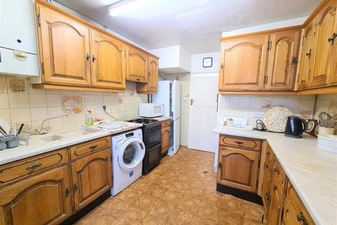 8 River Gardens, Carshalton, SM5 2NH