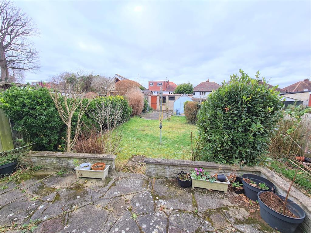River Gardens, Carshalton, Surrey, SM5 2NH 3 bed semidetached house