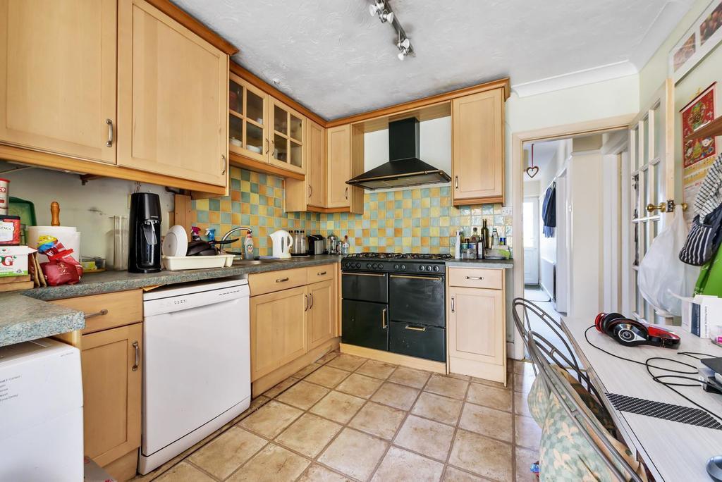 Woodlands Avenue, West Byfleet, KT14 3 bed detached house £650,000