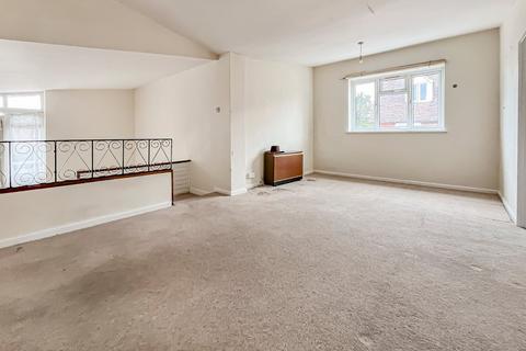 3 bedroom flat for sale, Station Road, Liphook, Hampshire