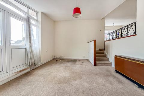 3 bedroom flat for sale, Station Road, Liphook, Hampshire