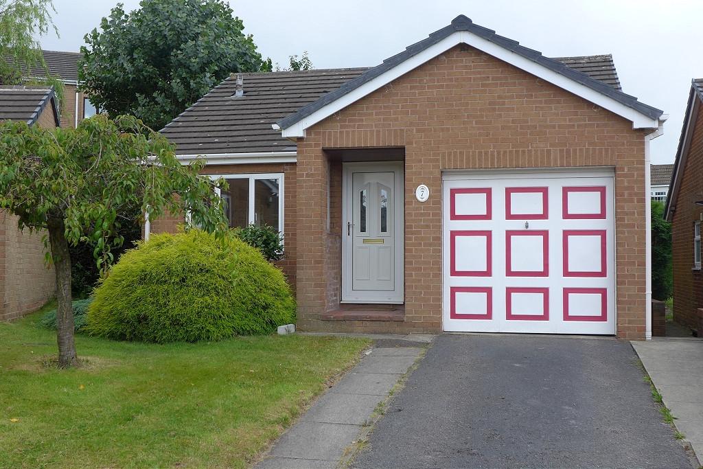 Moorland Rise, Meltham, Holmfirth, West Yorkshire, HD9 2 bed bungalow £795 pcm (£183 pw)