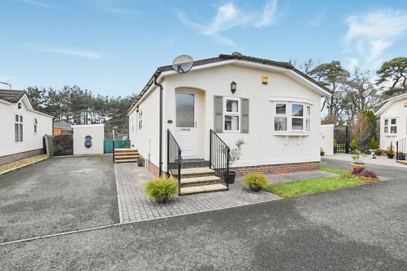 Southampton Road Fordingbridge SP6 2JJ 2 bed park home £215,000
