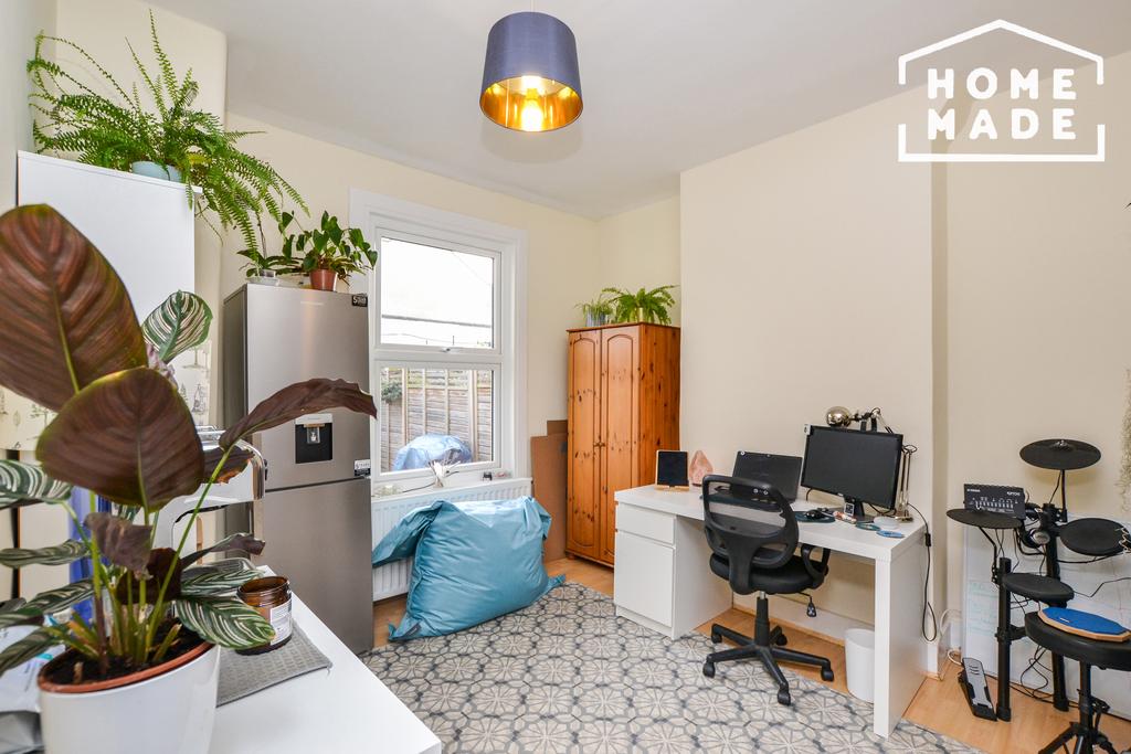 Evelyn Road, Wimbledon, SW19 3 bed terraced house £2,400 pcm (£554 pw)