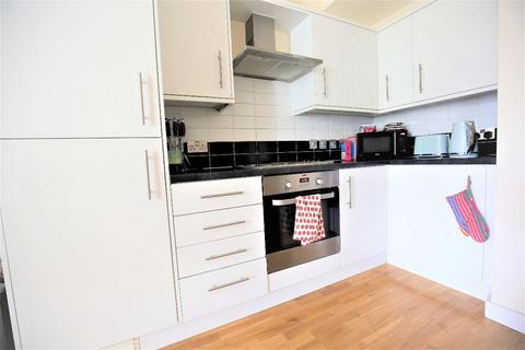 3 bedroom flat to rent, 133 Axminster Road, London N7