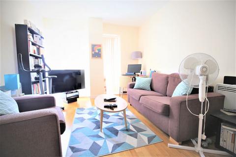 3 bedroom flat to rent, 133 Axminster Road, London N7