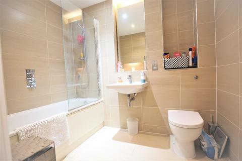 3 bedroom flat to rent, 133 Axminster Road, London N7