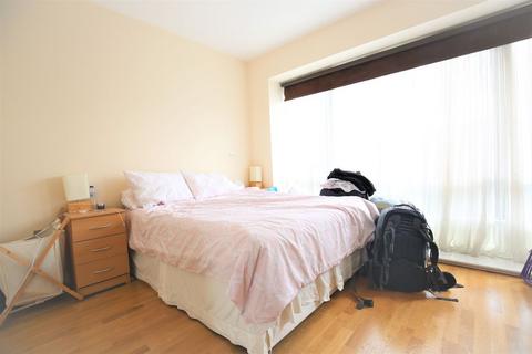 3 bedroom flat to rent, 133 Axminster Road, London N7