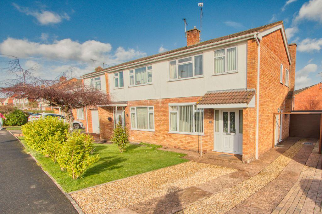 Claremont Drive, Galmington, Taunton TA1 4JQ 3 bed semidetached house