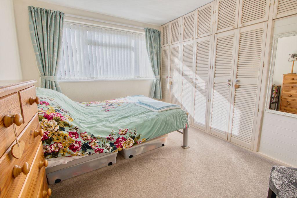 Claremont Drive, Galmington, Taunton TA1 4JQ 3 bed semidetached house