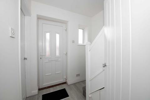 3 bedroom semi-detached house to rent, Eastleigh Road, Manchester