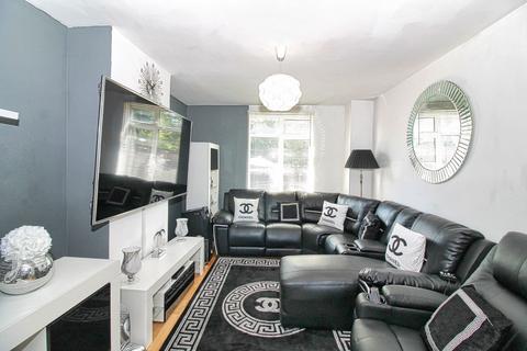 3 bedroom end of terrace house for sale - Marlborough Road, Dagenham, Essex, RM8