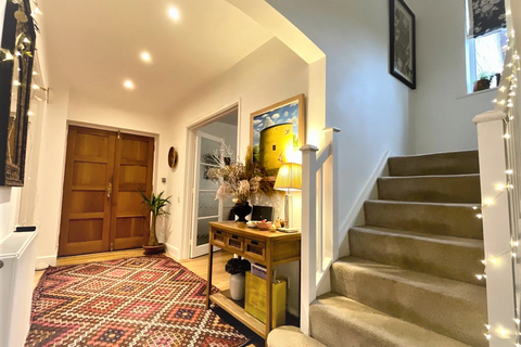 6 Vanbrugh Gate, Broome Manor, Swindon, SN3 1NQ