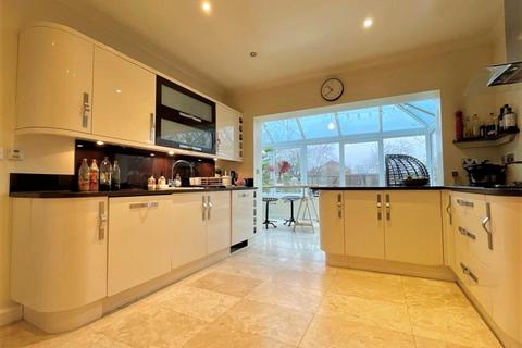 6 Vanbrugh Gate, Broome Manor, Swindon, SN3 1NQ