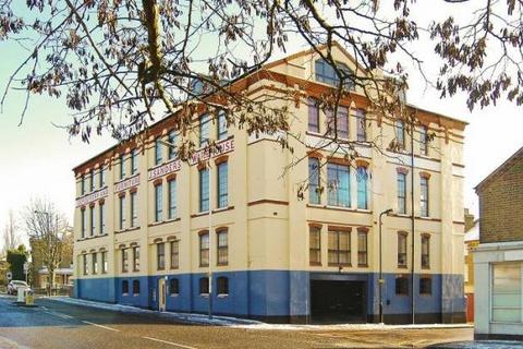 2 bedroom flat to rent, Wilton House, West Ealing