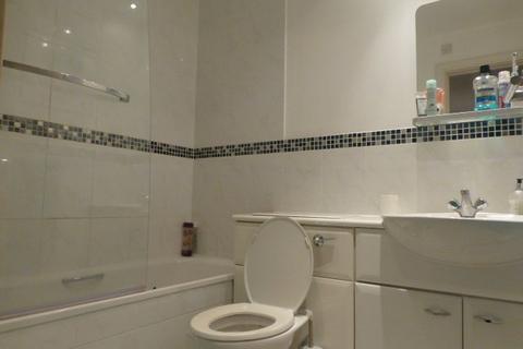 2 bedroom flat to rent, Wilton House, West Ealing