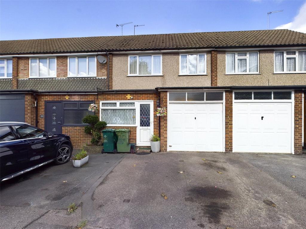 Maxwell, Road, Ashford, TW15 2 bed terraced house £1,450 pcm (£335 pw)