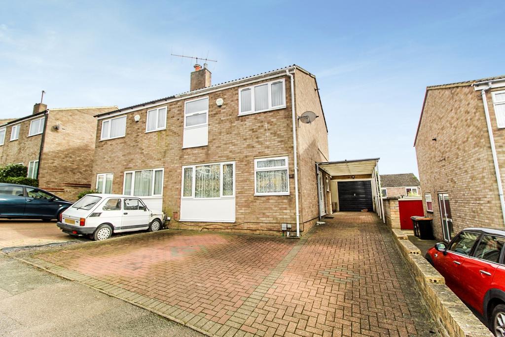 Gainsborough Rise, Bedford 3 bed semi-detached house - £350,000