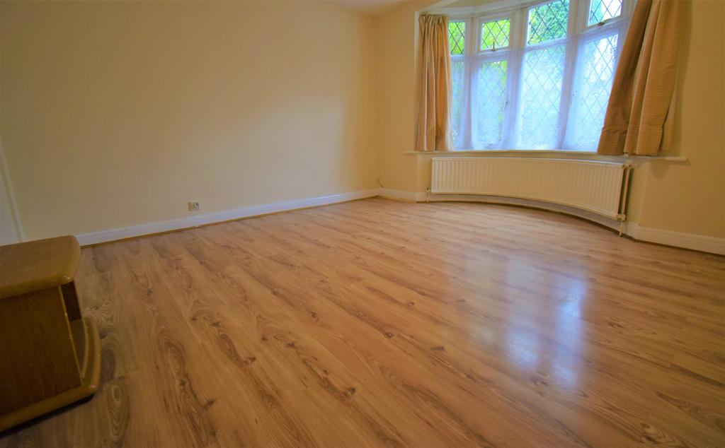 Greenford Road, Greenford UB6 4 bed semidetached house £2,050 pcm (£