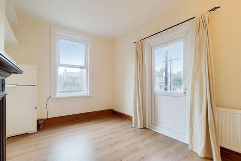 2 bedroom flat for sale, Charlton Road, London, SE3