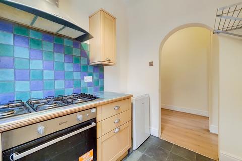 2 bedroom flat for sale, Charlton Road, London, SE3