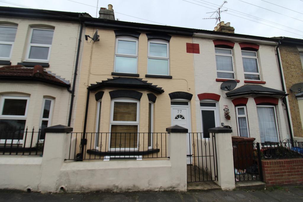 Shakespeare Road, Gillingham, Kent, Me7 2 bed terraced house £230,000