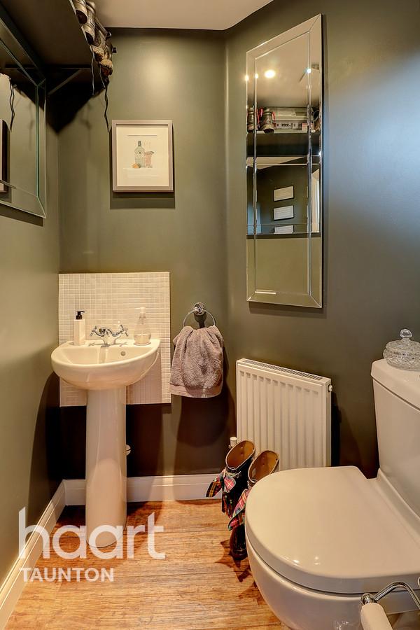 Alvington Fields, YEOVIL 3 bed semidetached house £325,000