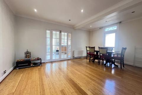 3 bedroom semi-detached house to rent, Raynton Close, Harrow HA2