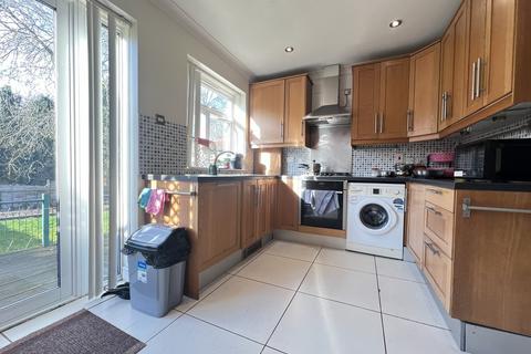 3 bedroom semi-detached house to rent, Raynton Close, Harrow HA2