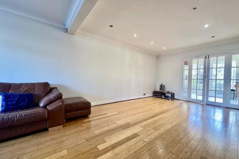 3 bedroom semi-detached house to rent, Raynton Close, Harrow HA2