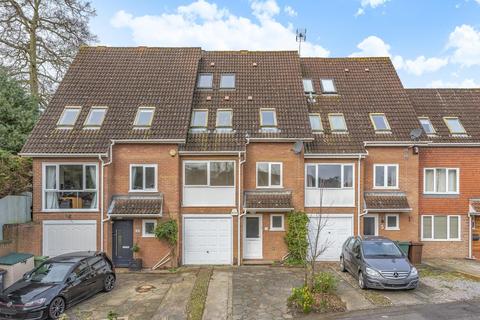 3 Romney Drive, Bromley, BR1 2TE