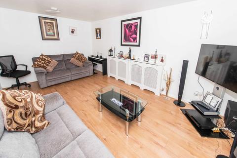 Flat 2, 2 Brambledown Road, Wallington, SM6 0TQ