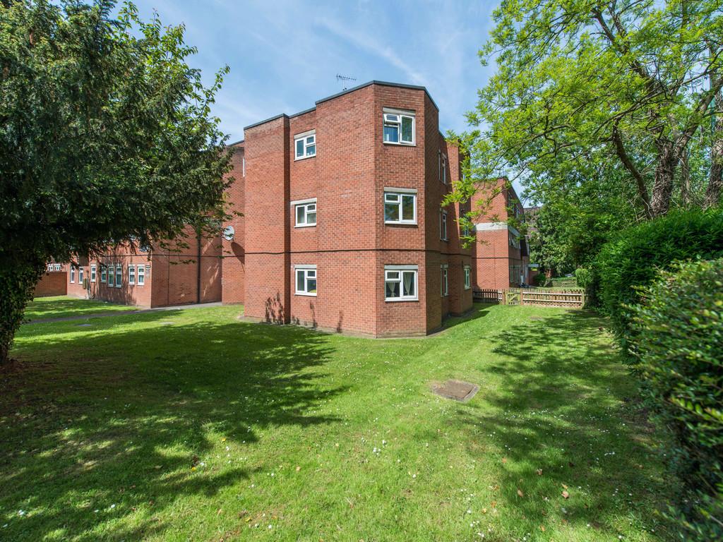 Brambledown Road, South Wallington 3 bed flat £370,000