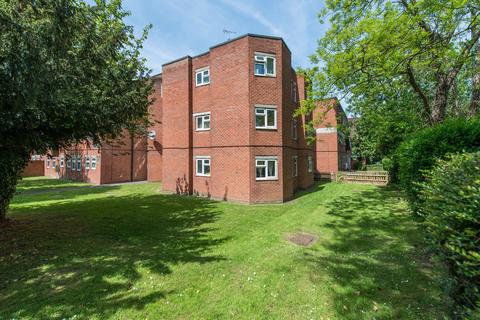 Flat 2, 2 Brambledown Road, Wallington, SM6 0TQ