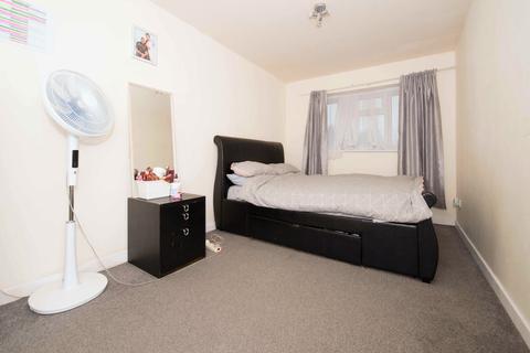 Flat 2, 2 Brambledown Road, Wallington, SM6 0TQ