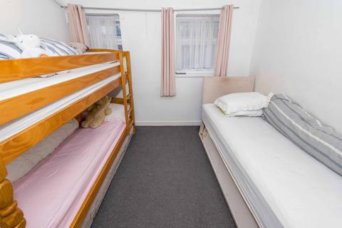 Flat 2, 2 Brambledown Road, Wallington, SM6 0TQ
