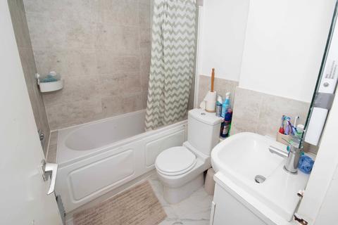 Flat 2, 2 Brambledown Road, Wallington, SM6 0TQ