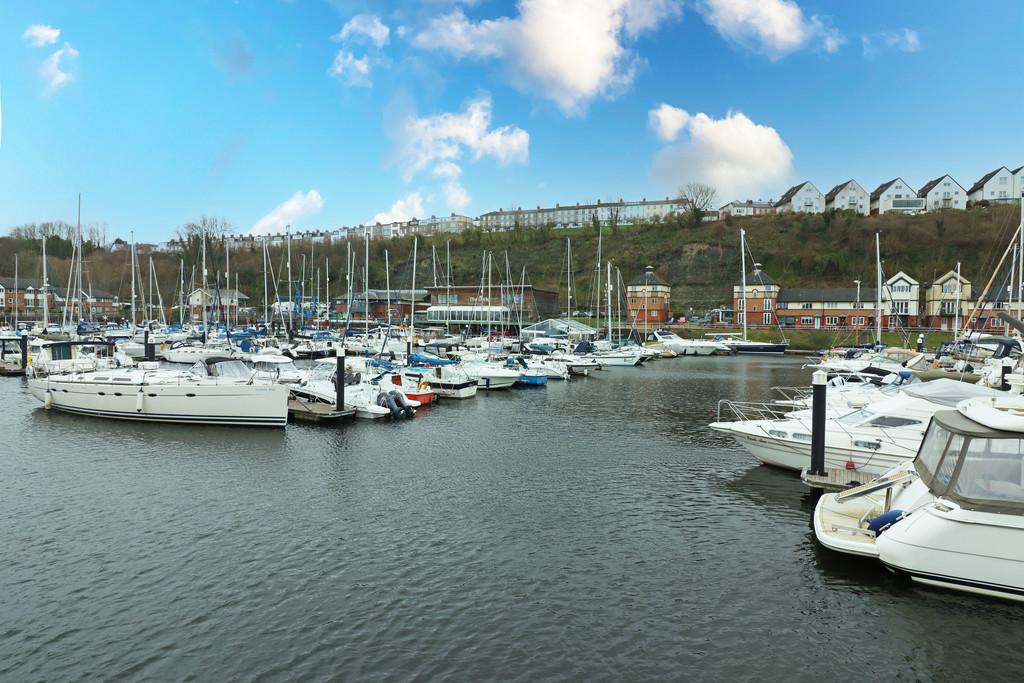 Llwyn Passat, Penarth 2 bed apartment £250,000