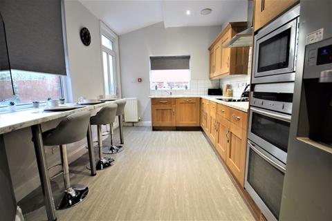 18 Estcourt Avenue, Leeds, LS6 3ES