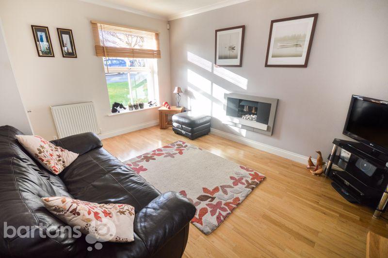 Broadlands Crescent, Bramley 3 bed detached house £250,000