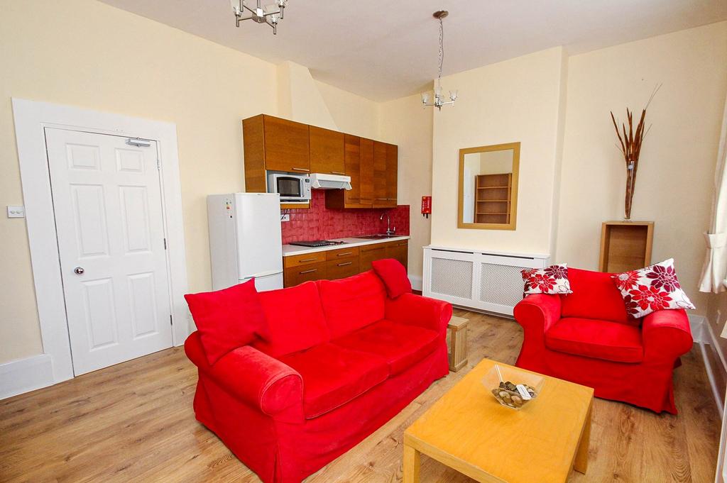 Flixton Road, Urmston, Manchester, M41 4 bed apartment £350,000