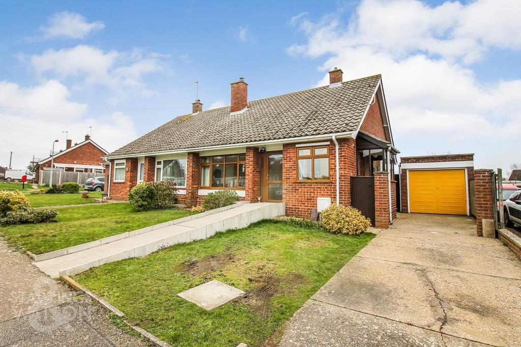 Dukes Drive, Halesworth 2 bed semidetached bungalow £250,000