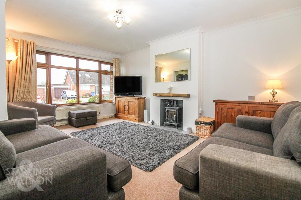 Dukes Drive, Halesworth 2 bed semidetached bungalow £250,000