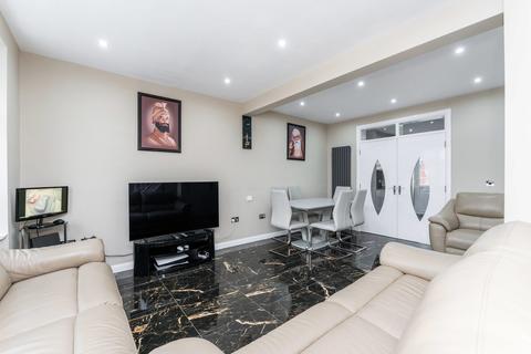 130 Ascot Gardens, Southall, UB1 2SB