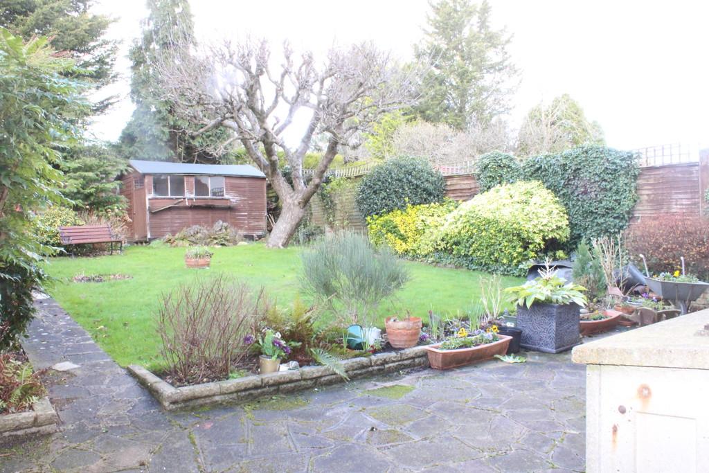 Monro Gardens, Harrow Weald 3 bed detached house £700,000