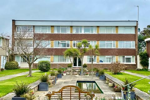 16 Bramber Square, Rustington, Littlehampton, BN16 3EJ