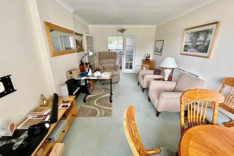 16 Bramber Square, Rustington, Littlehampton, BN16 3EJ